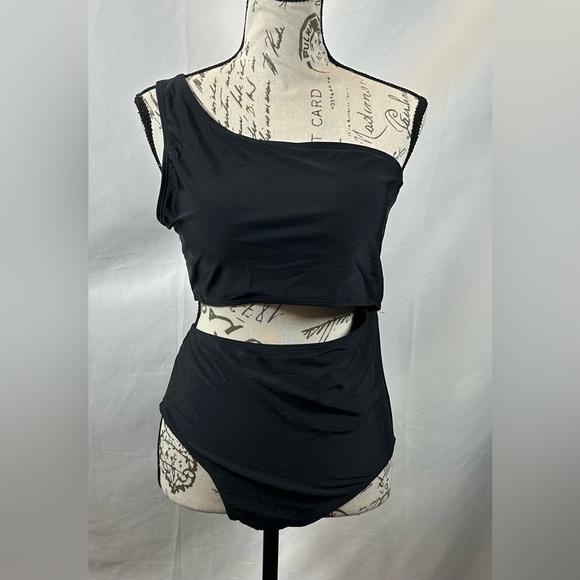 💜Younique Black One-Piece Swimsuit - Picture 2 of 12